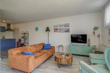 Ferienhaus für 4 Personen, mit Balkon/Terrasse und Terrasse in Julianadorp