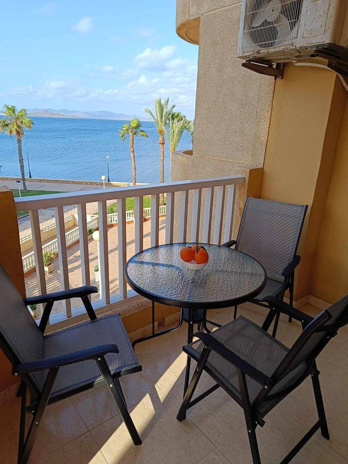 Apartamento inteiro, Apartamento 'Galantos Gemelas' com Vista Mar, Wi-Fi e Ar Condicionado in Los Miradores del Puerto, San Javier