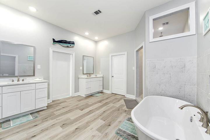 Vacation rental for 23 people, with balcony in Grand Isle