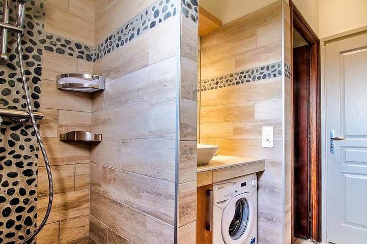 Location de vacances pour 5 personnes, avec terrasse et piscine ainsi que sauna et jardin à Saint-Maurice-d'Ardèche - 4