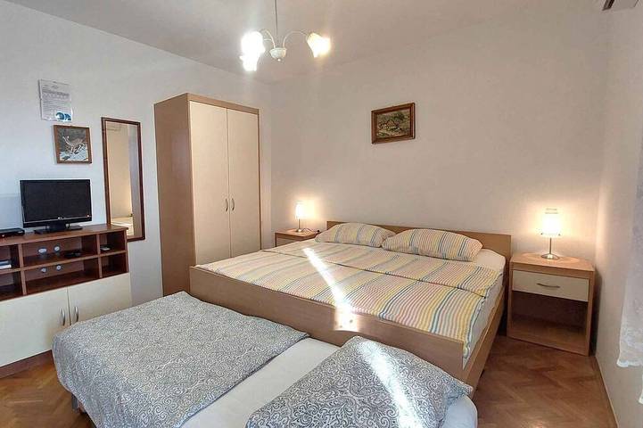Ferienwohnung für 3 Personen, mit Garten in Kaldanija