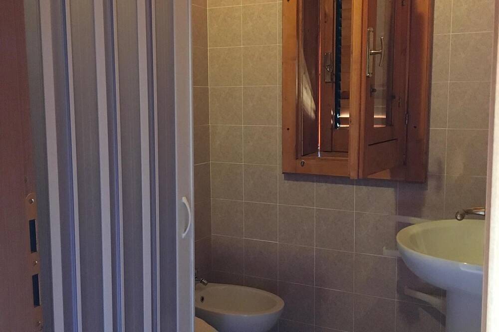 Chalet Baita 2 studio, double bed  bathroom, Tv, fridge, veranda, parking in Molinella (Foggia), Gargano