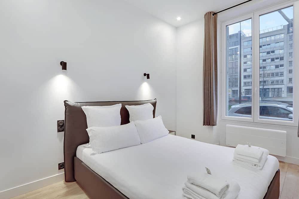 Entire apartment, A Unique & Exclusive Apartment in Neuilly sur Seine in Neuilly-sur-Seine, Hauts-de-Seine