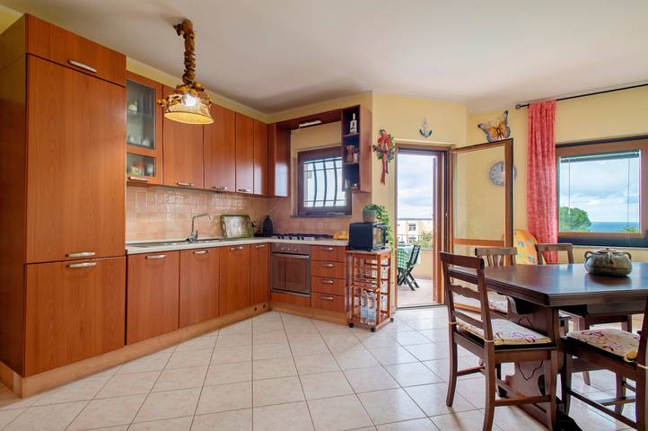 Casa vacanze "Villa Pitti" con vista mare, terrazze e Wi-Fi in Lu Bagnu, Castelsardo