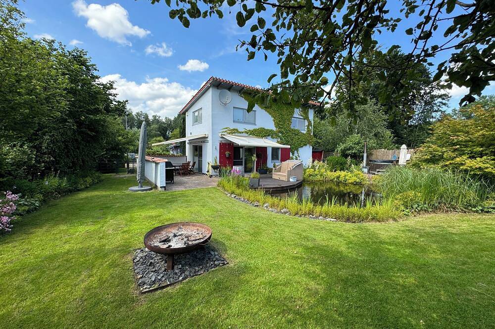 Ferienhaus direkt am Ems-Jade-Kanal Sauna, Badezuber, Whirpool, Sauna, Kamin in Sande, Südliche Nordseeküste