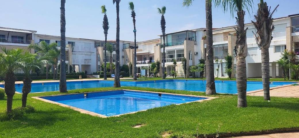 Appartement de vacances pour 6 personnes, avec balcon et jardin ainsi que vue et piscine