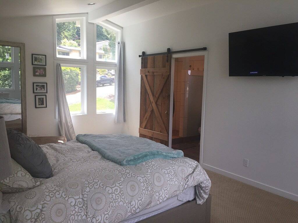 Ruhige Nachbarschaft 2 Meilen südlich der Innenstadt. Großes Haus bietet Platz für 6-8 Personen. in Salem (OR), Willamette Valley