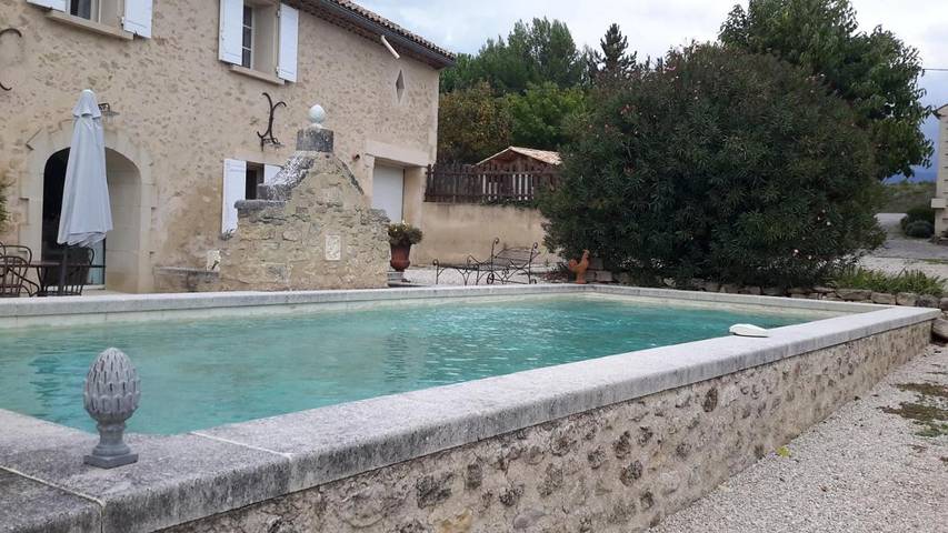 Chambre d’hôte pour 3 personnes, avec Terrasse et Jacuzzi ainsi que Jardin et Piscine