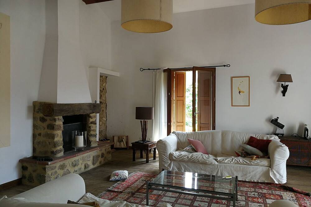 Family villa & retreat w/spring-fed, heated infinity pool on 50 acres near Céret in Céret, Mittelmeerküste (Frankreich)