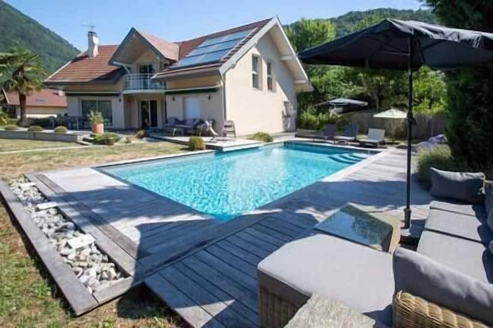 La Villa des Cotes, 8/9p, private pool in Menthon-Saint-Bernard, Annecy region