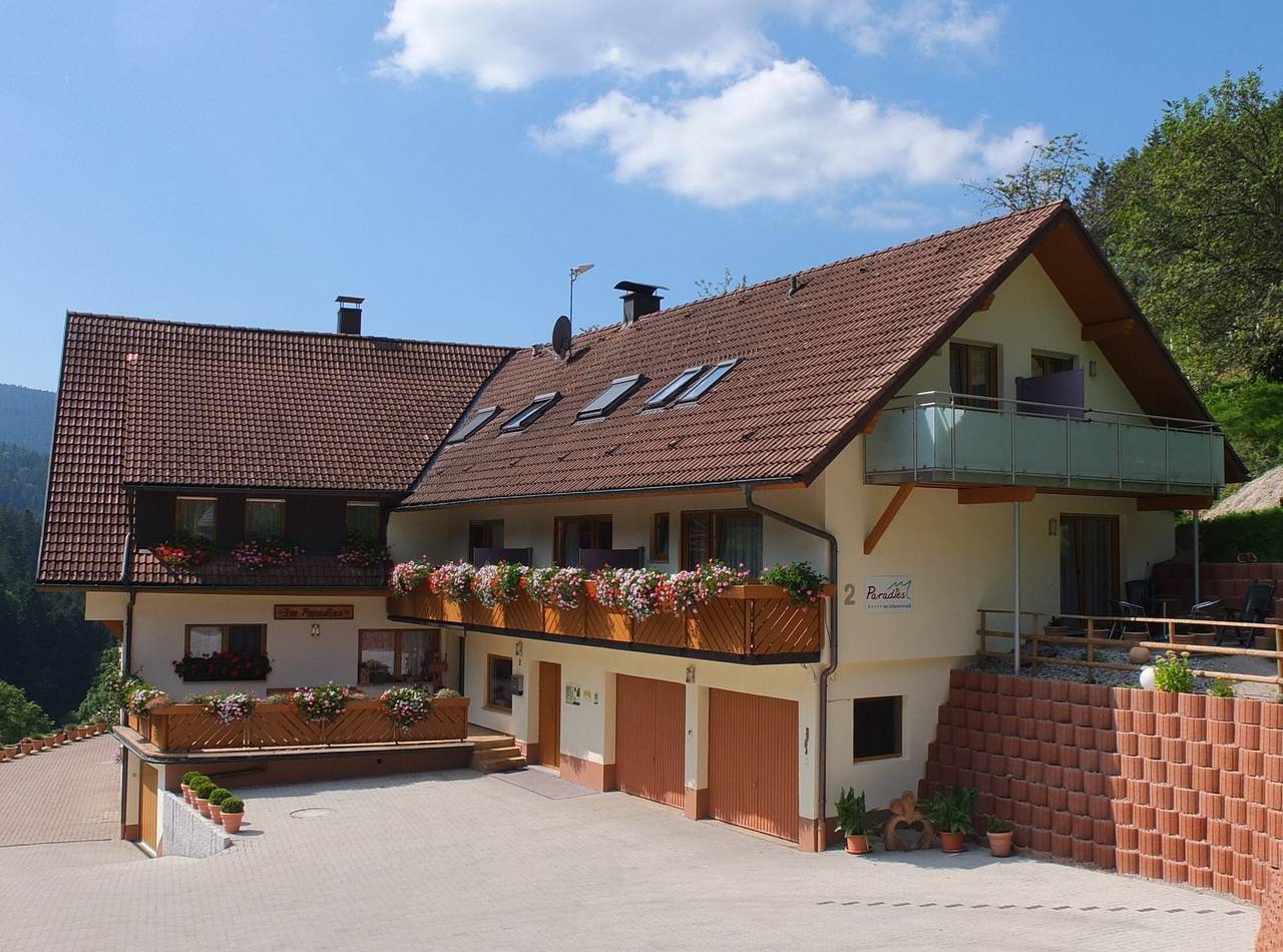 Ganze Wohnung, Paradies im Schwarzwald: Ferienwohnung 'Paradies' mit Bergblick, Gemeinschaftsterrasse und Wi-Fi in Bad Peterstal-Griesbach, Mittlerer Schwarzwald