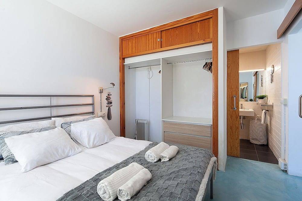 Entire apartment, Apartment in the heart of nature near Seville with swimming pool and parking in Urbanización "Villas de Montesillos", Espartinas