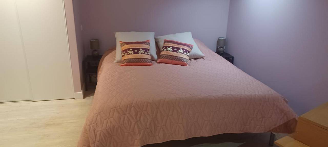 Appartement de vacances entier, Double Room with Private Bathroom in Les Pavillons-sous-Bois, Seine-Saint-Denis