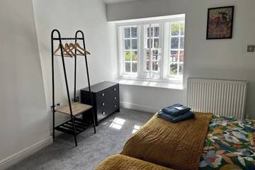 Log Cabin for 4 People in Leeds, West Yorkshire, Photo 4