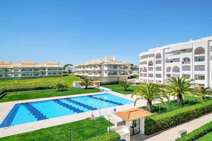 Apartamento de férias para 4 pessoas, com jardim e varanda no Algarve