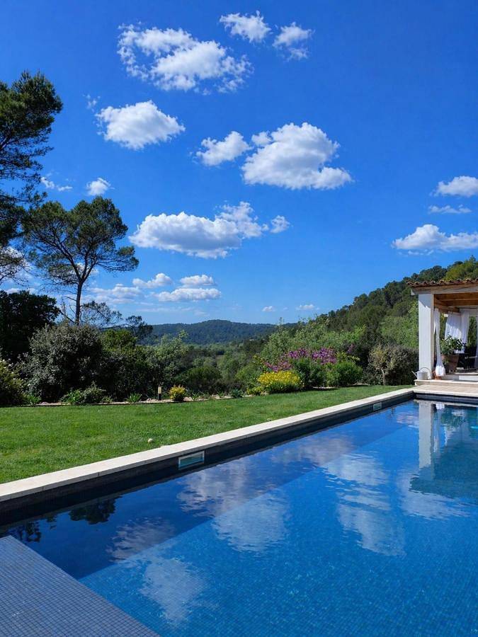 Location de vacances pour 3 personnes, avec jacuzzi ainsi que jardin et piscine à Cabasse