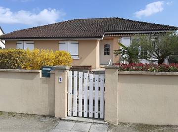Chambre d’hôte pour 2 personnes, avec jardin dans Allier