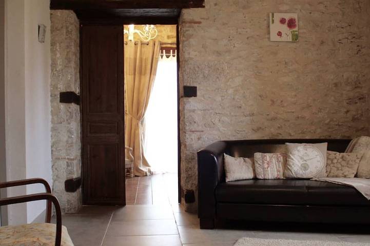 Gîte pour 4 personnes, avec jardin ainsi que jacuzzi et terrasse à Vire-sur-Lot - 4