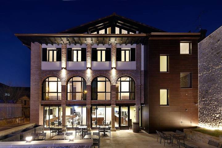 Hôtel pour 3 personnes, avec terrasse et vue à Segura (homonymie)