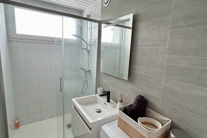 Appartement entier, Charmant T2 avec grande terrasse à proximité immédiate du centre ville  in Quimper, Région de Quimper