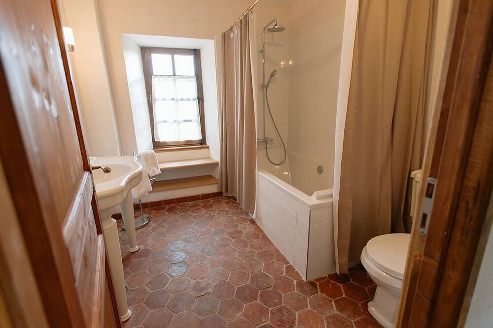 Cozy cottage for two on the prestigious Courtomer Estate — pets welcome! in Courtomer, Région d'Alençon