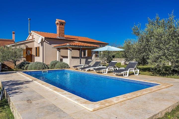 Ferienhaus für 7 Personen, mit Garten und Terrasse, mit Haustier in Barban