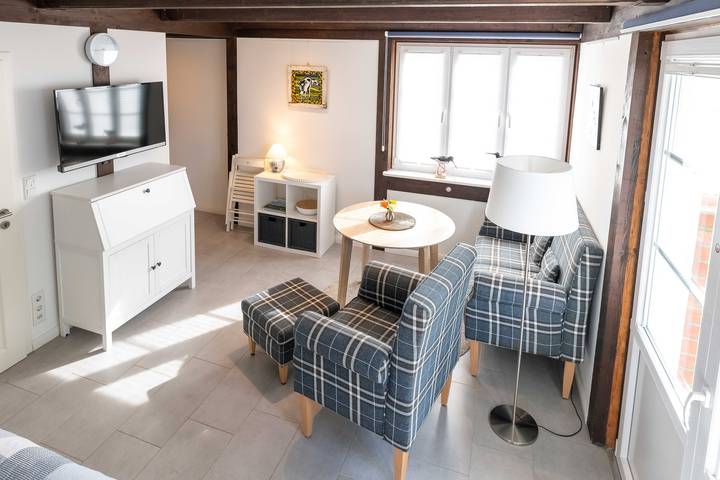 Entire studio, Studio 'Sonnenmond' with Private Terrace, Shared Garden and Wi-Fi in Nordfriesische Inseln, Pellworm
