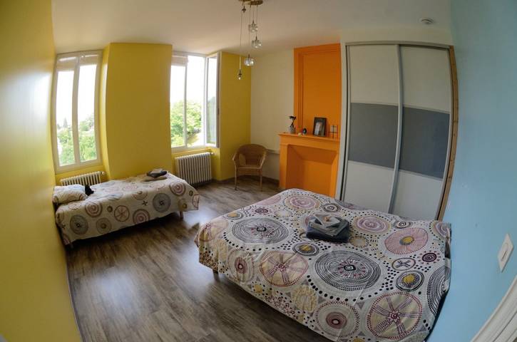 Location de vacances pour 3 personnes, avec jardin à Saintes