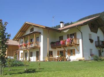 Gîte pour 2 personnes, avec jardin et vue à Villabassa