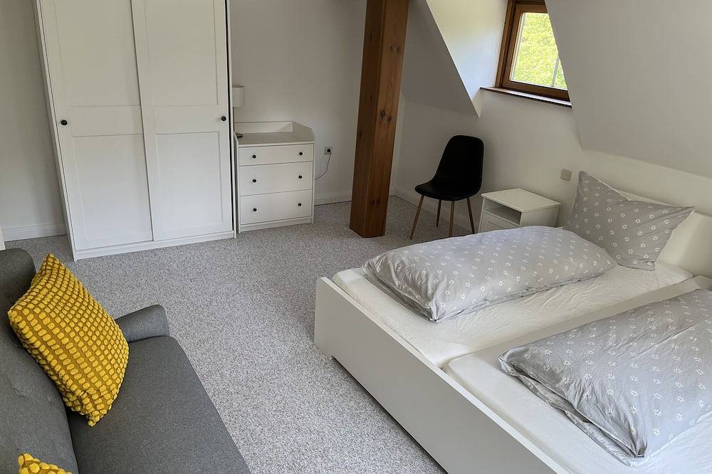 Ganze Wohnung, Bright and modern apartment in historical Umgebindehaus - directly on forest! in Jonsdorf, Zittauer Gebirge