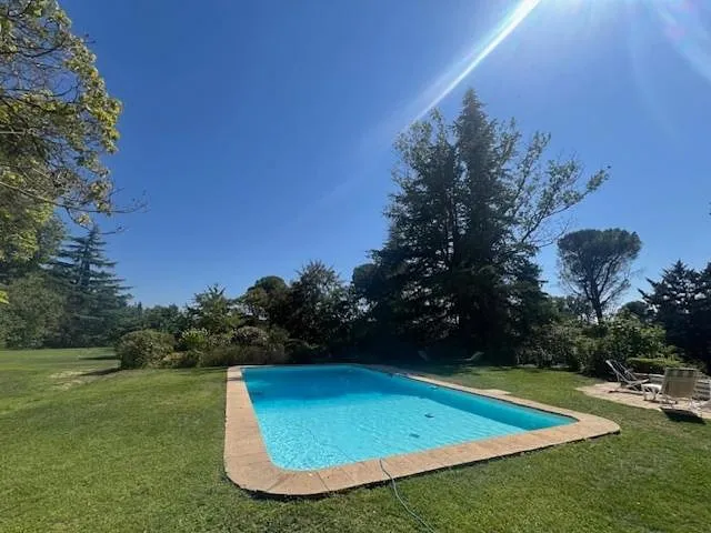 Casa de vacaciones para 3 personas, con jardín además de vistas y piscina - 1