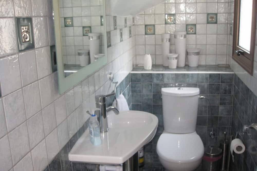 Luxusvilla mit privatem Pool, gepflegtem Garten und Meerblick in Πισσούρι, Südzypern