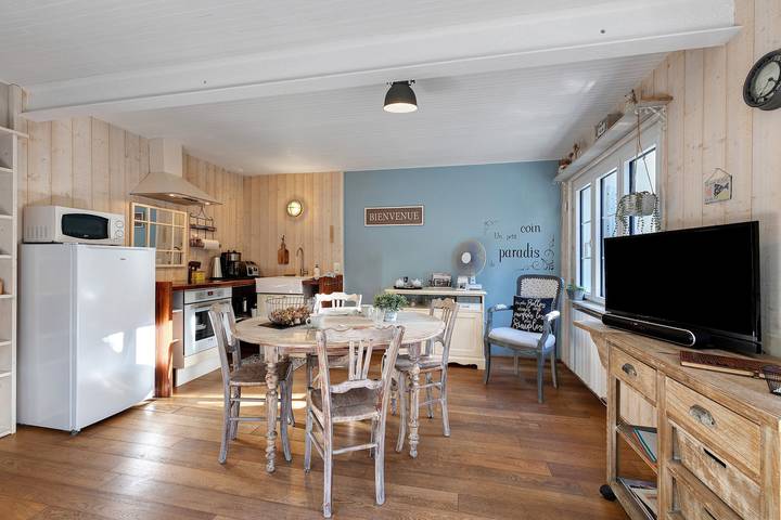 Cottage 'Au Fil De L'eau Proche Puy Du Fou' con terrazza privata in Saint-Laurent-sur-Sèvre, La Roche-sur-Yon e dintorni