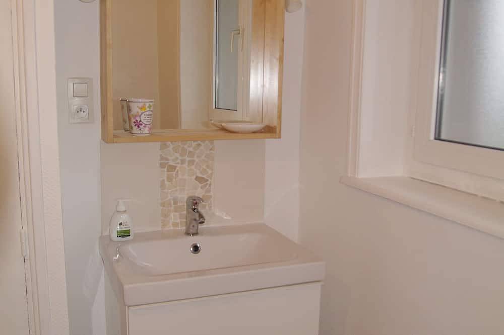Appartement entier, Appartement T3 lumineux proche centre ville in Brest, Région de Brest