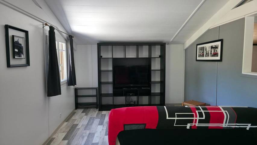 Location de vacances pour 9 personnes, avec Terrasse ainsi que Jardin et Piscine à Thenon - 4