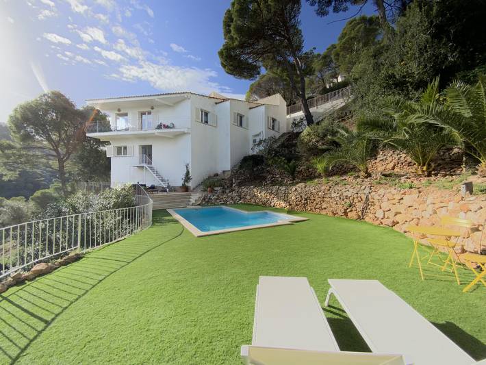 Villa pour 8 personnes, avec vue sur l’océan ainsi que balcon et jardin à Begur