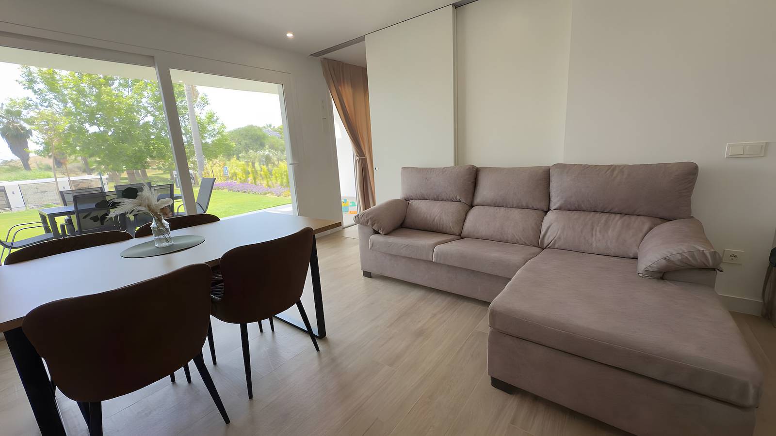 Appartement entier, Appartement 'Alcazaba Lagoon Luxury Retreat' avec piscine partagée, Wi-Fi et climatisation in Alcazaba Lagoon, Casares