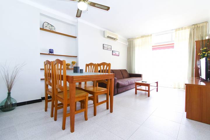 Gîte pour 6 personnes, avec terrasse dans La Pineda - 2