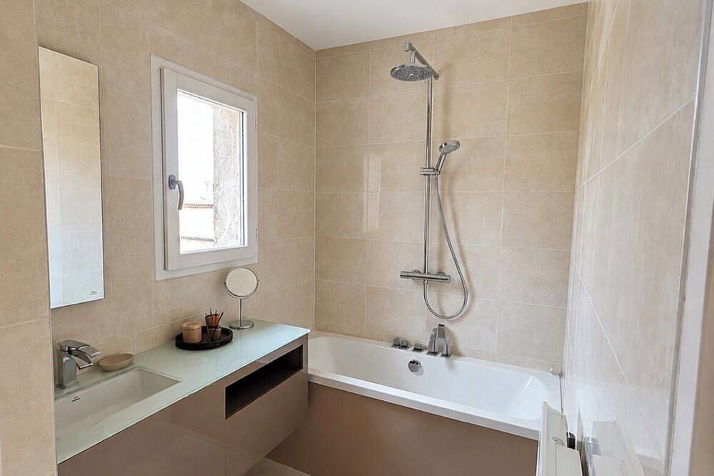 Beautifully three-bedroom property blends rural charm modern living in Garrigues-Sainte-Eulalie, Nimes und Umgebung