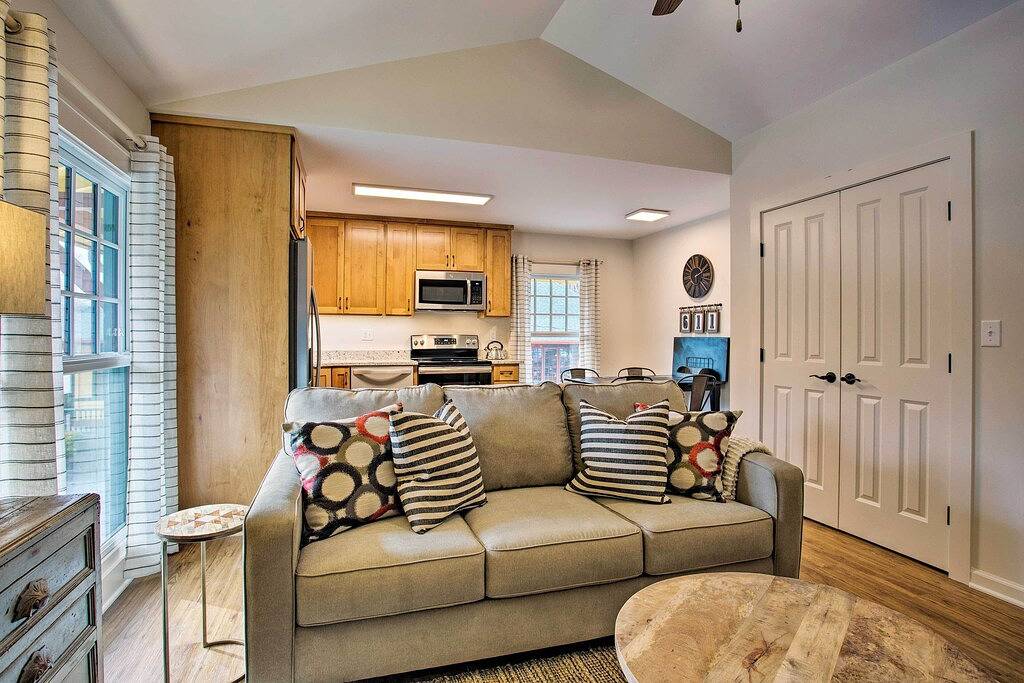 Ganze Wohnung, Neu! Gut ausgestattete Wohnung in der Main Street in Saluda in Saluda, Polk County NC