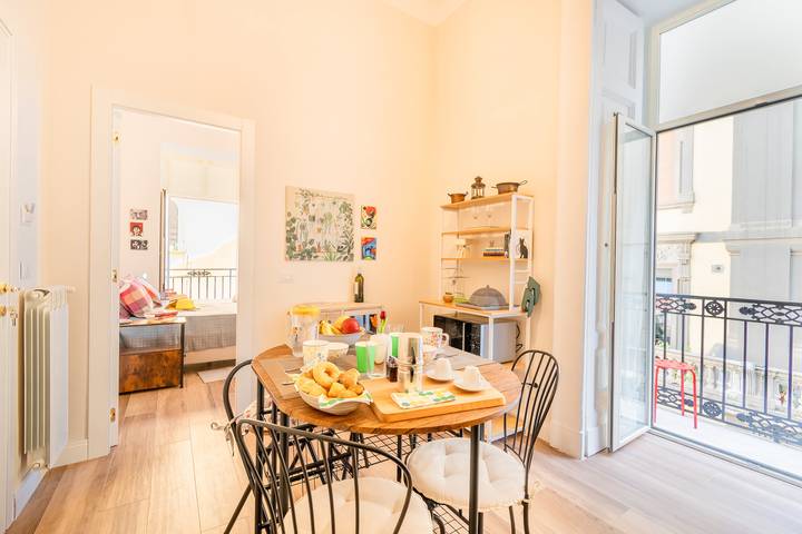 Ferienwohnung für 4 Personen, mit Balkon, kinderfreundlich in Neapel