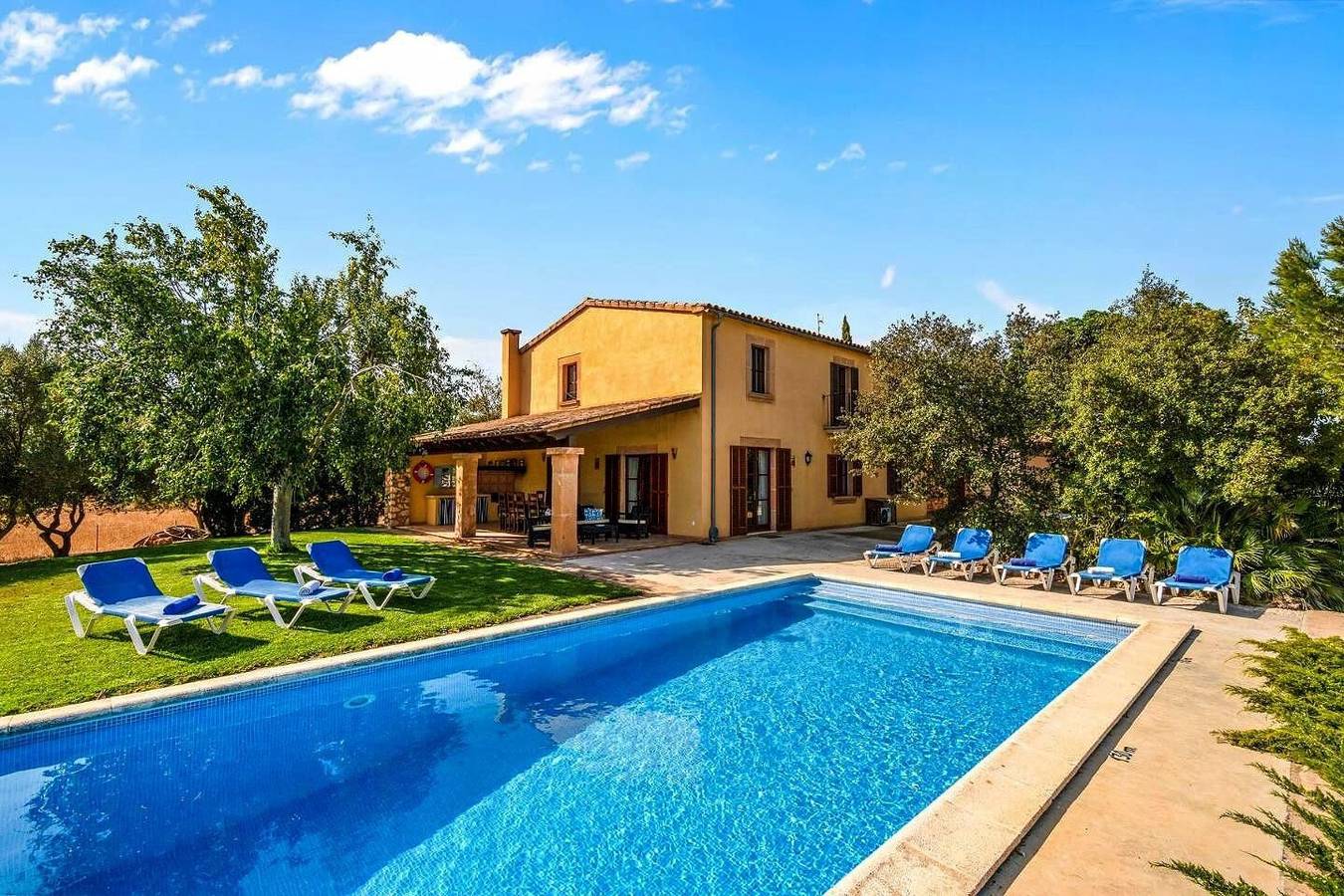 Vacation Home "Finca Vista Alegre" with Sea View, Pool, Wi-Fi, A/C, Terrace & Garden in Manacor, East Majorca