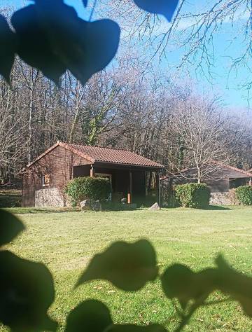 Maison de campagne pour 5 personnes, avec jardin ainsi que terrasse et vue, animaux acceptés à Vaulry