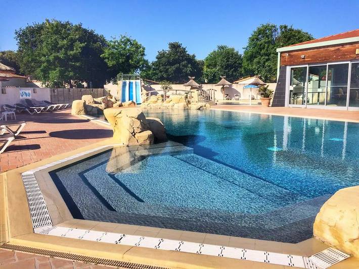 Camping pour 4 personnes, avec terrasse à Saint-Georges-d'Oléron