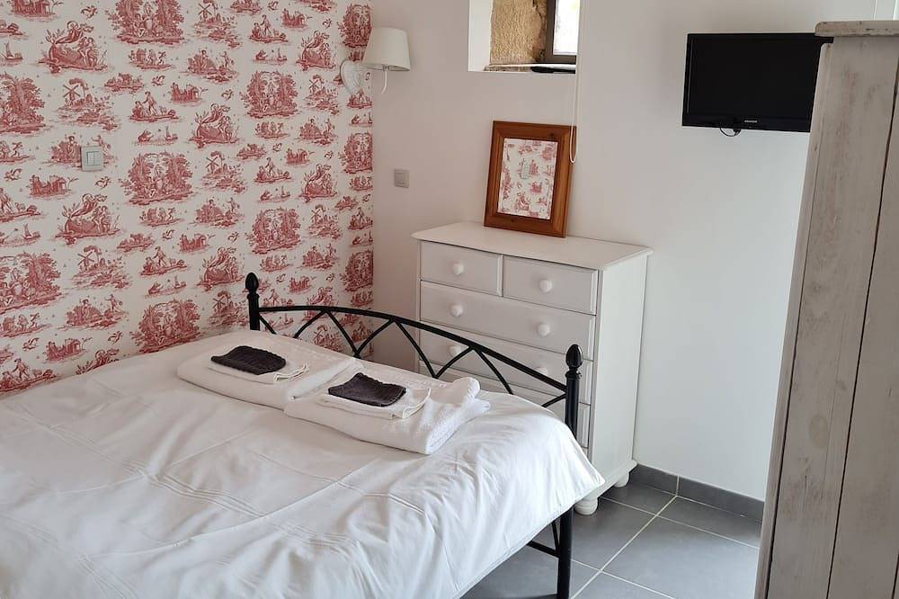 Malerische, tolle Lage und ein Pool! in Bessac, Charente