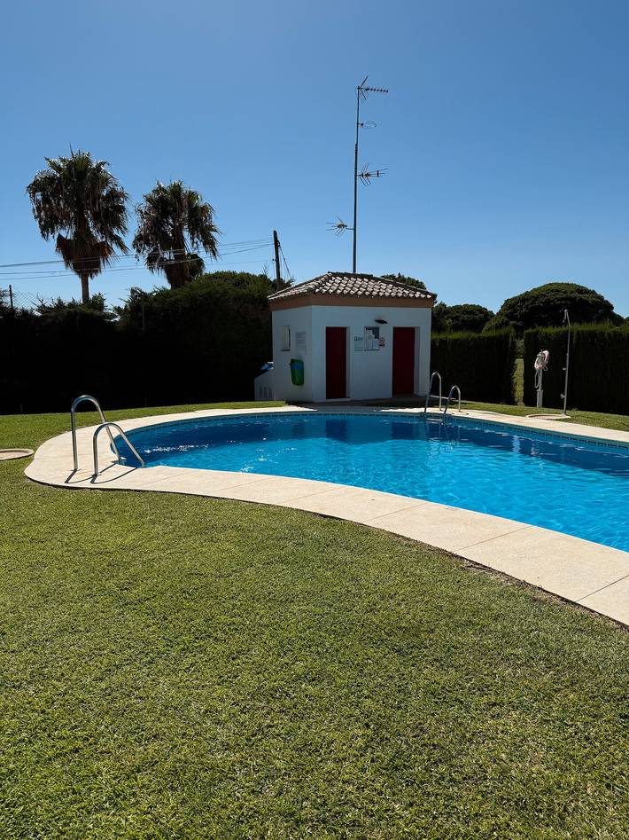 Apartamento para 8 personas, con jardín, Se admiten mascotas en Chiclana de la Frontera