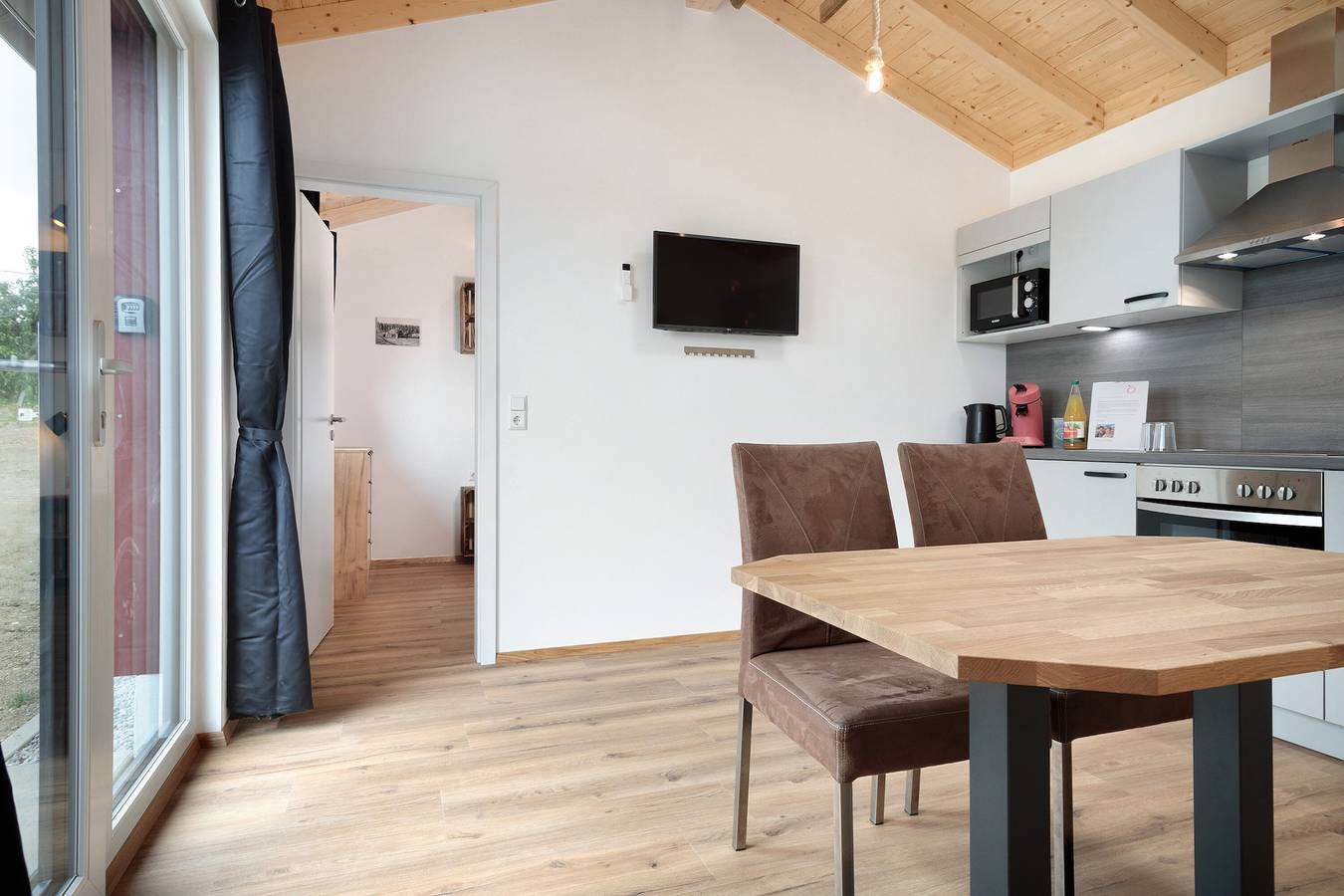 Ganze Ferienwohnung, Ferienhaus 'Haus Kirsche' mit privater Terrasse, Wlan und Klimaanlage - Hundefreundlich in Kressbronn am Bodensee - Poppis, Kressbronn am Bodensee