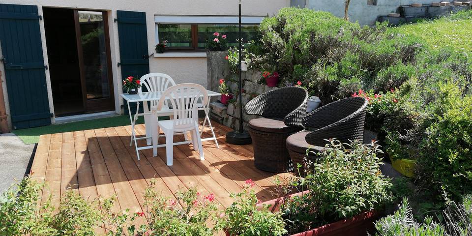 Gîte pour 2 personnes, avec terrasse ainsi que jardin et piscine dans Lac Léman (France) - 2