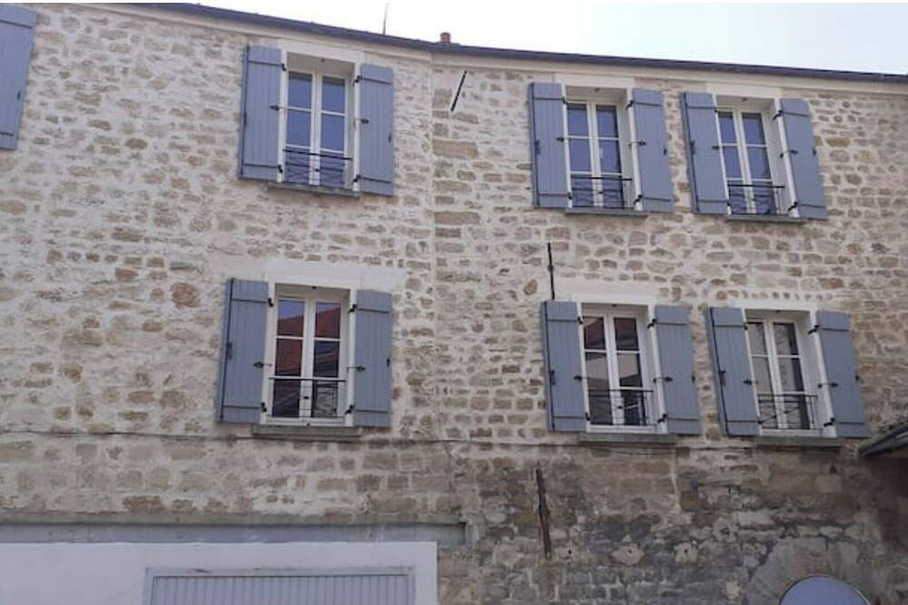 Apartamento entero, Chez ma petite Reine 1, retro apartment in the heart of Pontoise in Pontoise, Valle del Oise