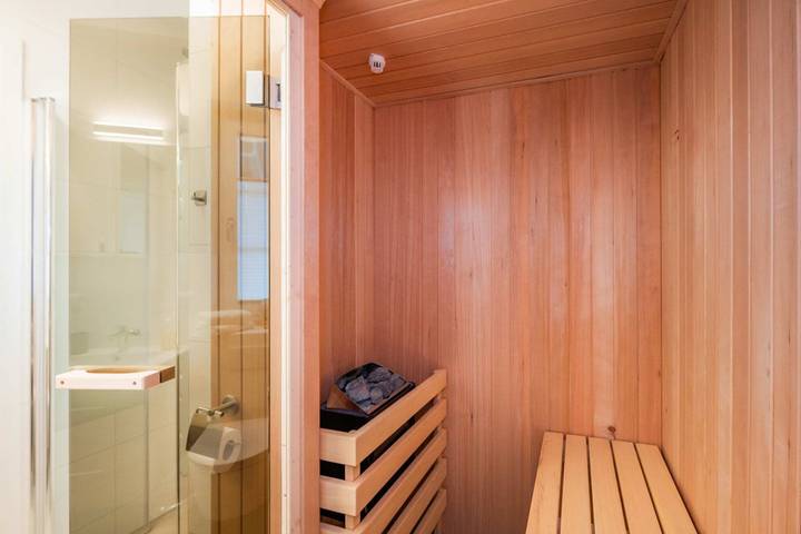 Modernes Ferienhaus im Fischerdorf mit Sauna & Gartenblick – ländlich & luxuriös in Zirchow, Usedom